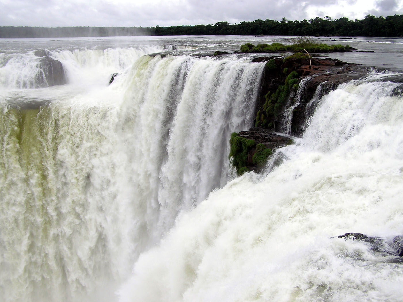 Garganta del Diablo, Iguazu Falls, Argentina/Brazil
